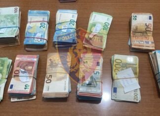 Mbi 125 mijë euro në dy autobusa në Portin e Durrësit