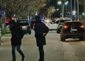 Një person eci më këmbë drejt TCH dhe njoftoi atentatorët, dy prej tyre hapën zjarr…