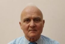 Bepin Vjerdha muzikanti i njohur që lot në instrumentin e Sazes dhe ndihmon me anë të muzikës fëmijët ndryshe