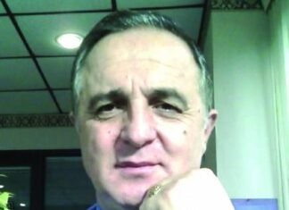 Kontestim i të vërtetës të imponuar zyrtarisht