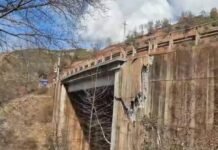 Nuk janë rrugët ato që po shemben, por shteti