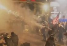 Canadian Press: Zjarr dhe gaz lotsjellës në protestën kundër qeverisë në Tiranë