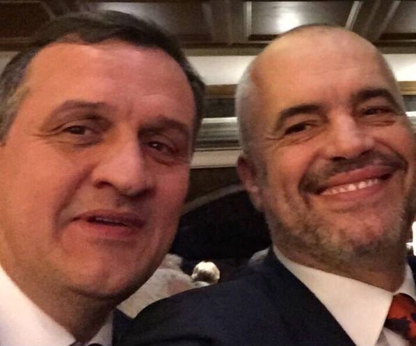 edi_rama_ilir_beqaj_selfie_11281